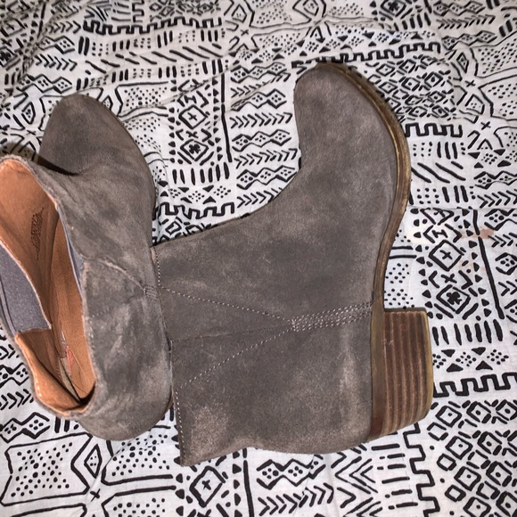 lucky brand baqira bootie